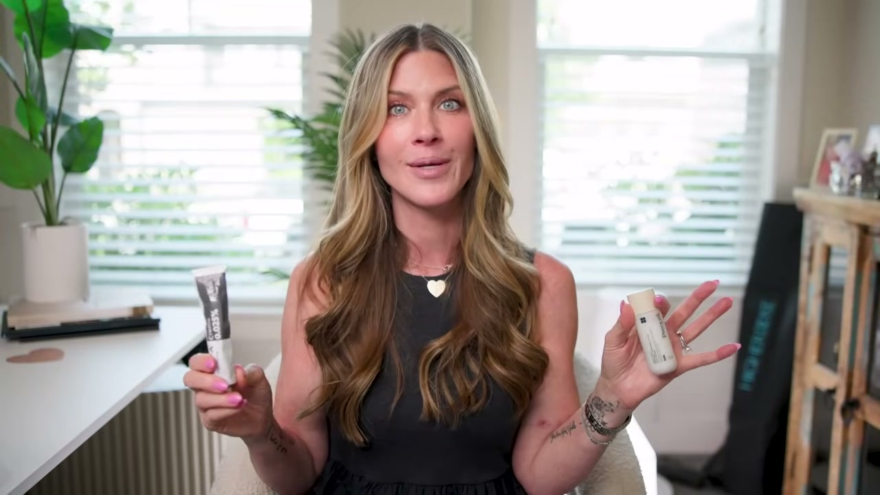 @pennsmithskincare reviewing <prescription Drug> Tretinoin at 17:04 in a YouTube Shorts video