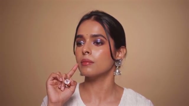 prakritisingh mentioning Insight Cosmetics Radiant Lip Color at 06:06 in their YouTube video