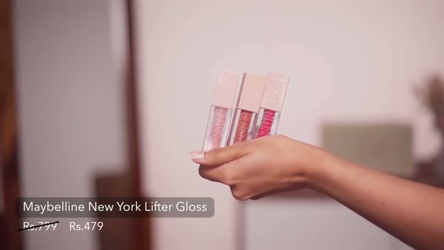 prakritisingh mentioning Maybelline New York Lifter Gloss at 01:11 in their YouTube video