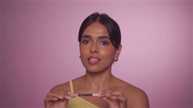 prakritisingh mentioning Maybelline New York Lifter Liner Lip Liner at 07:42 in their YouTube video