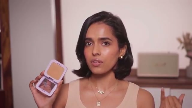 prakritisingh mentioning Maybelline New York Super Stay Flex Powder Foundation Compact at 05:24 in their YouTube video