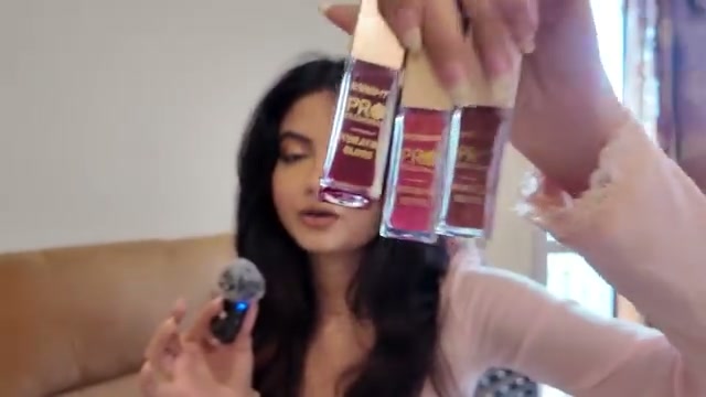 @prernajoshii reviewing Insight Cosmetics Hydrating Lip Gloss at 05:10 in a YouTube Shorts video