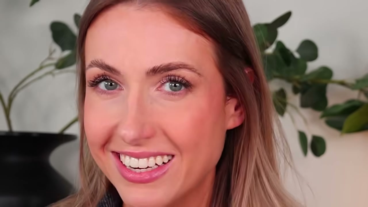 @rachhloves reviewing Bioderma Soothing Lipid Replenishing Cleansing Oil at 05:57 in a YouTube Shorts video