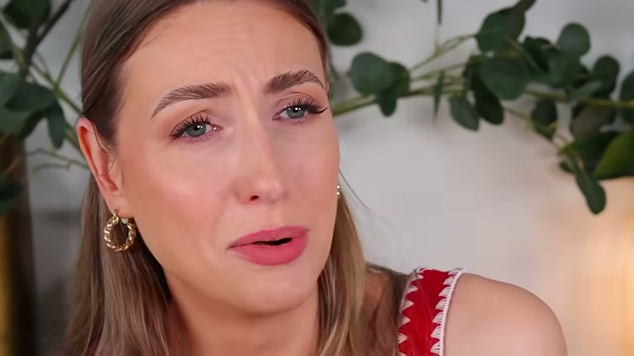 @rachhloves reviewing Colorrose Highlighter at 17:12 in a YouTube Shorts video