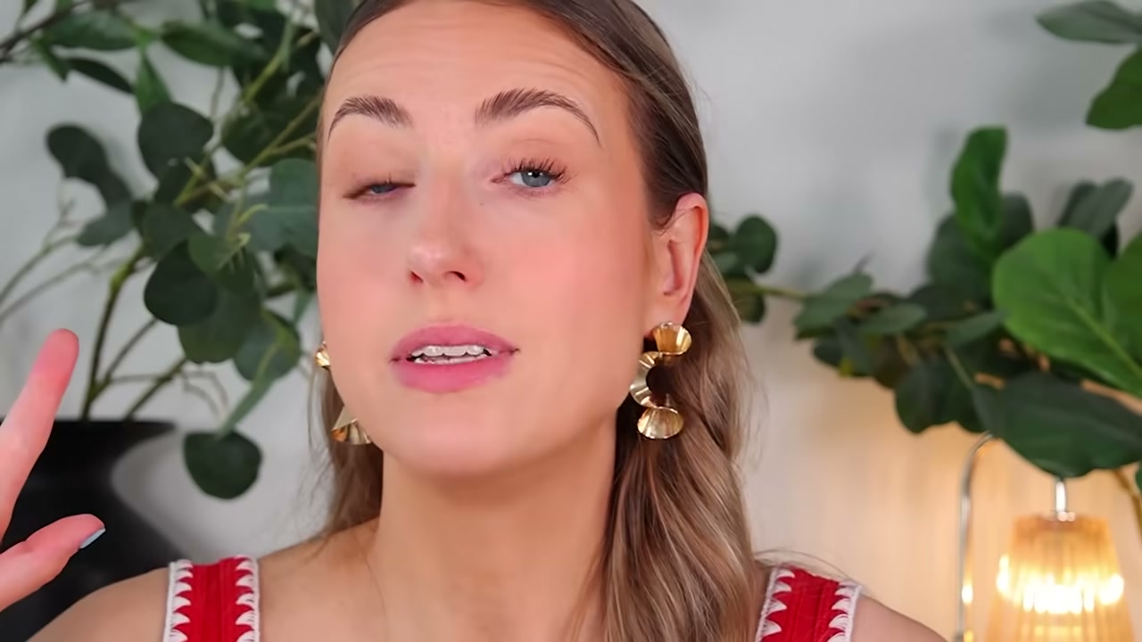 @rachhloves reviewing Heyhae Nails at 15:43 in a YouTube Shorts video