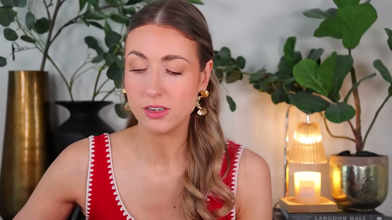@rachhloves reviewing Medicube Deep Vita C Capsule Cream at 01:22 in a YouTube Shorts video