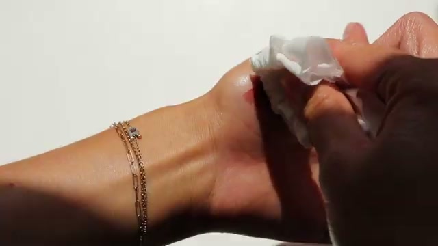 @rainiercramer reviewing Kulfi Staining Lip Oil at 05:37 in a YouTube Shorts video