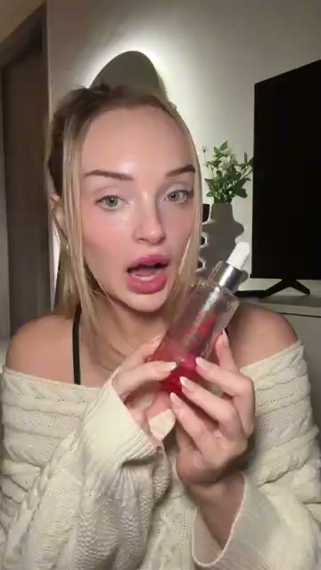 @rhonyclaire reviewing Kérastase Genesis Sérum Anti-Chute Fortifiant at 00:09 in a YouTube Shorts video