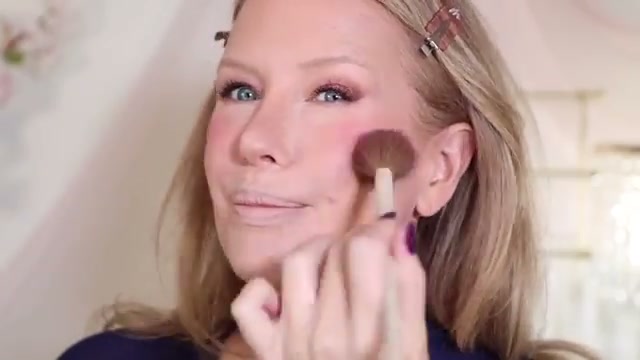 Glow La-La Blurring Powder Highlighter
