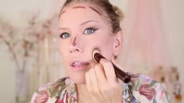 @risadoesmakeup reviewing CoverGirl Skin Enhancer Contour Balm at 14:26 in a YouTube Shorts video