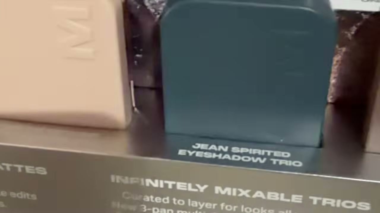 @risadoesmakeup reviewing Morphe Chroma Plus 6 Pan Matte Eyeshadow Palette at 15:05 in a YouTube Shorts video