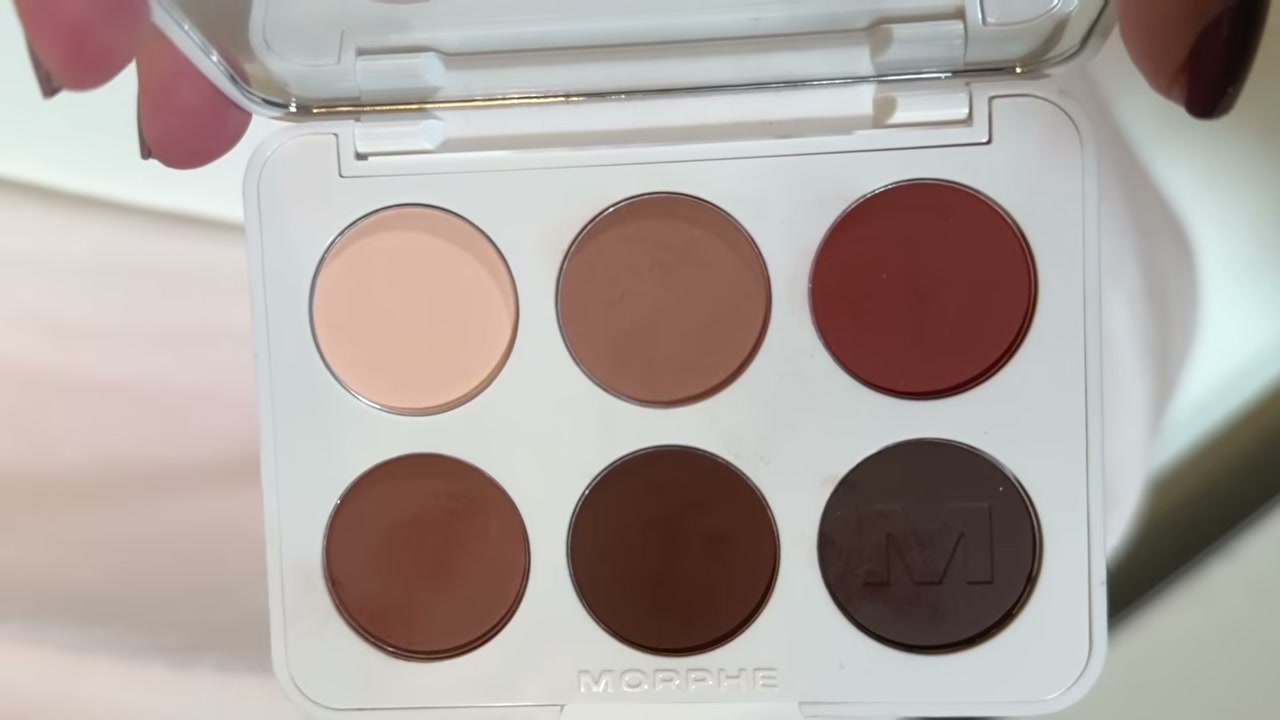 @risadoesmakeup reviewing Morphe Chroma Plus 6 Pan Matte Eyeshadow Palette at 15:15 in a YouTube Shorts video