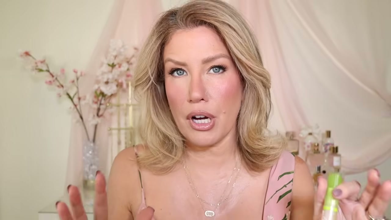 @risadoesmakeup reviewing NYX Wonder Snatch 24hr Concealer at 04:53 in a YouTube Shorts video