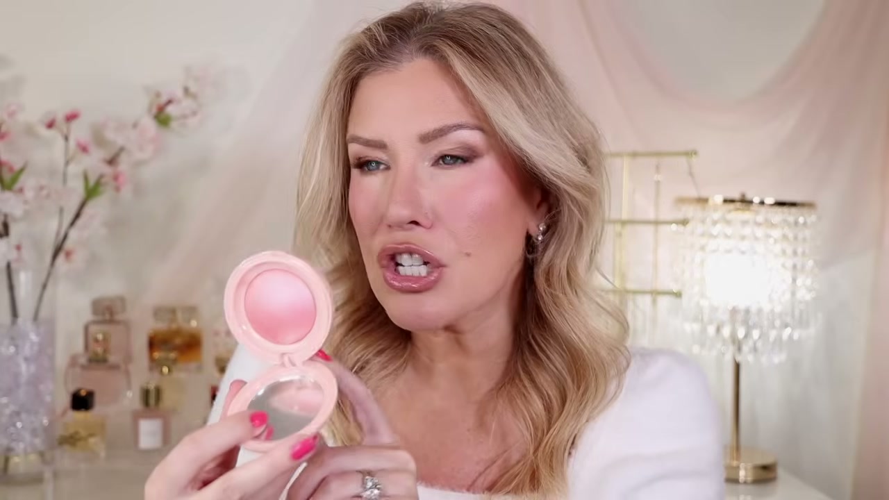 @risadoesmakeup reviewing Phofay Soft Touch Luminous Blush at 16:49 in a YouTube Shorts video