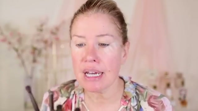 @risadoesmakeup reviewing Real Techniques X Kellie Anne Brush Set at 02:44 in a YouTube Shorts video