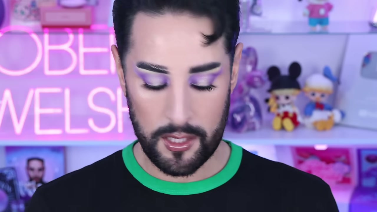 @robertwelsh reviewing Dior Backstage Glassy Glow Stick at 18:18 in a YouTube Shorts video