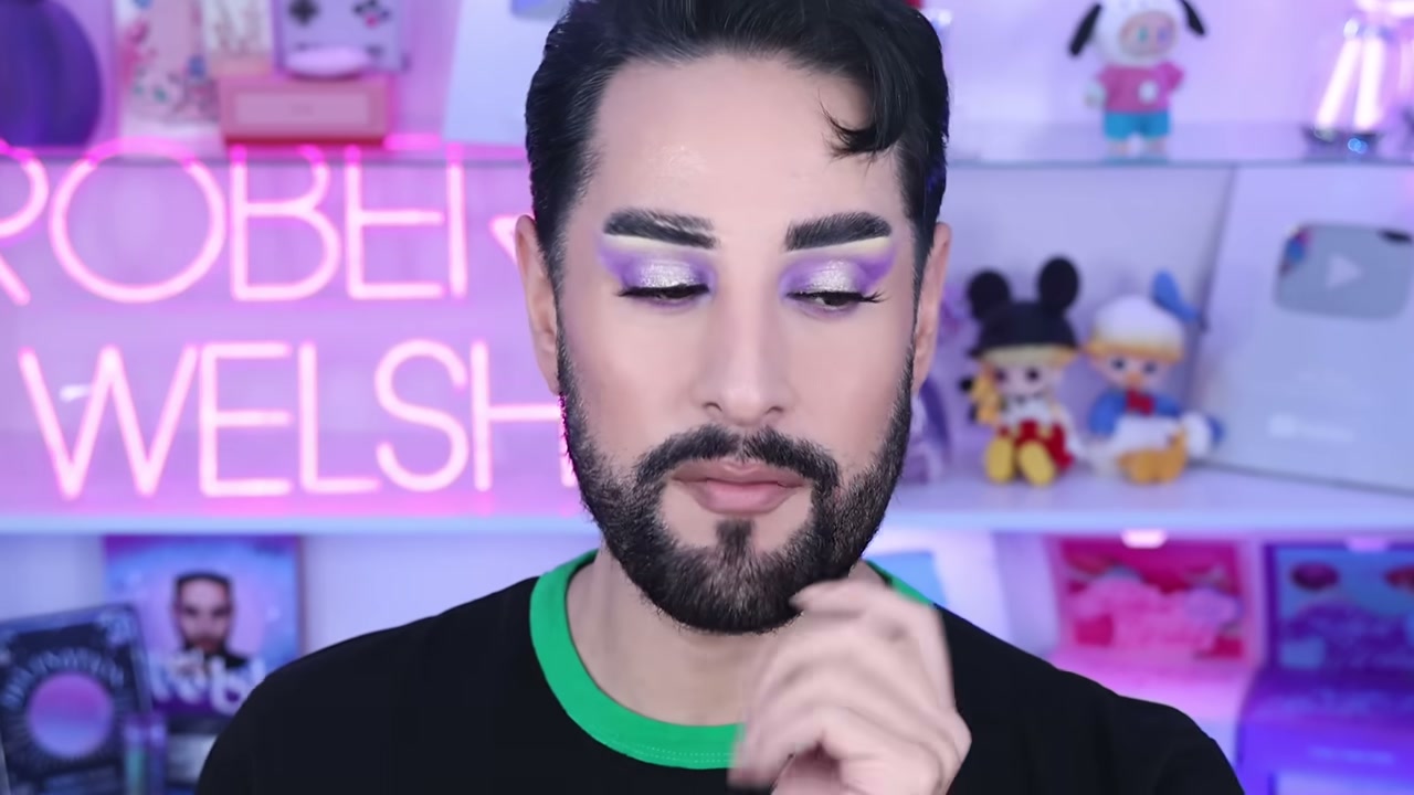 @robertwelsh reviewing Half Magic Sculptitude 2-in-1 Lip Liner at 15:42 in a YouTube Shorts video
