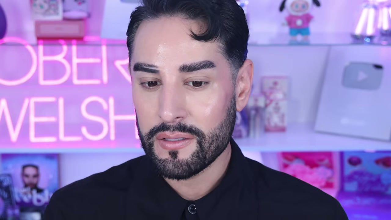 @robertwelsh reviewing Sacheu Doubledown Lip Definer at 13:54 in a YouTube Shorts video