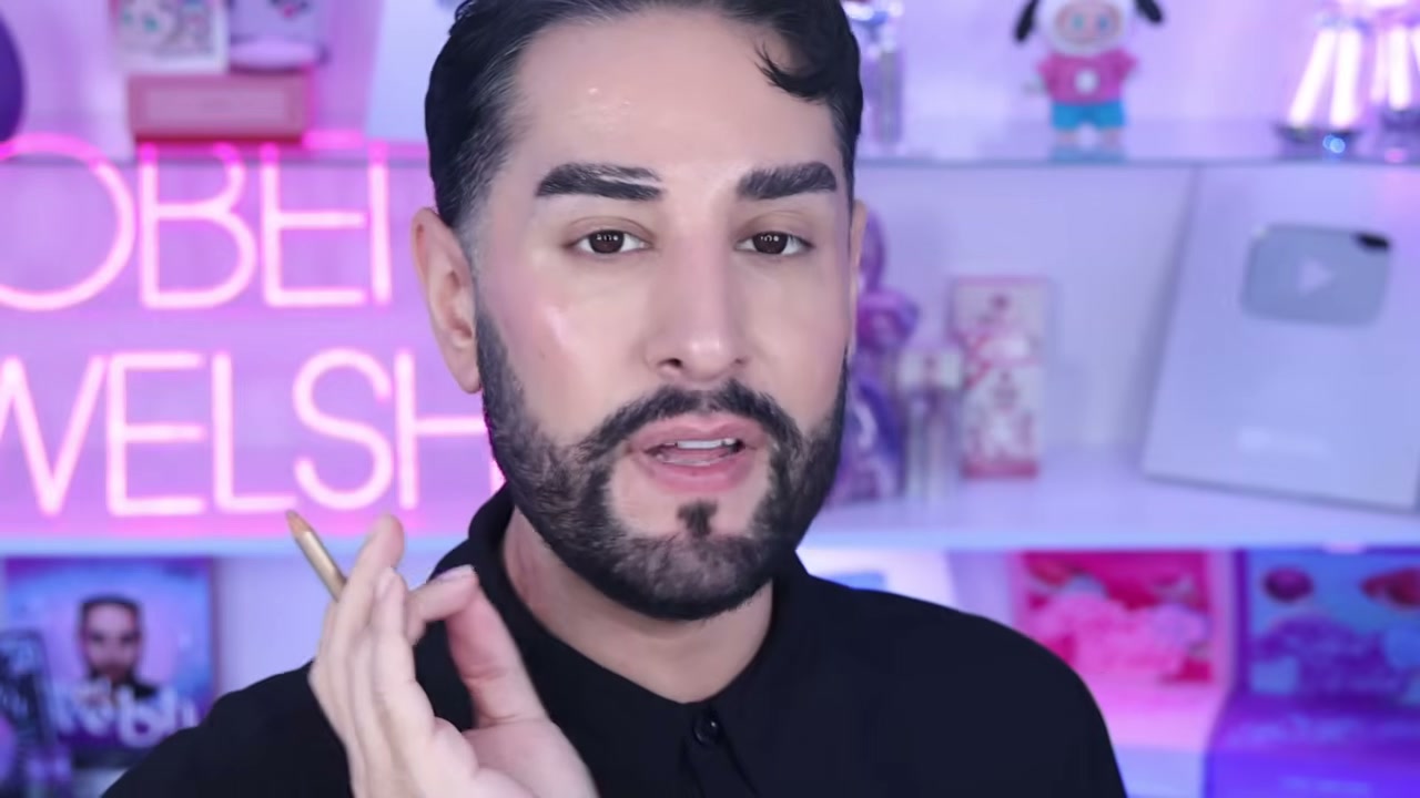 @robertwelsh reviewing Sacheu Doubledown Lip Definer at 15:18 in a YouTube Shorts video