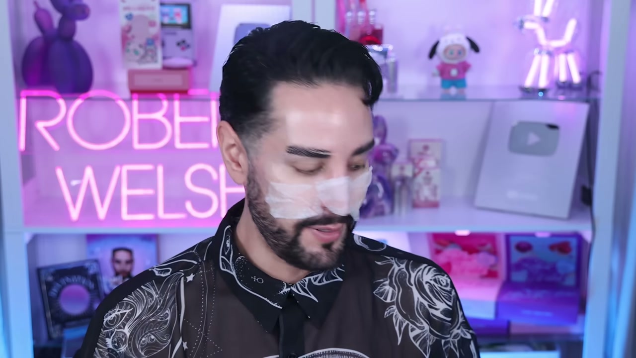 @robertwelsh reviewing TIRTIR Ice-Cooling Toner Pack Pads at 11:44 in a YouTube Shorts video