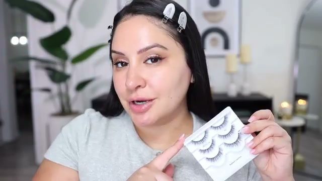 @rositaapplebum reviewing Ardell 421 Lashes at 04:39 in a YouTube Shorts video