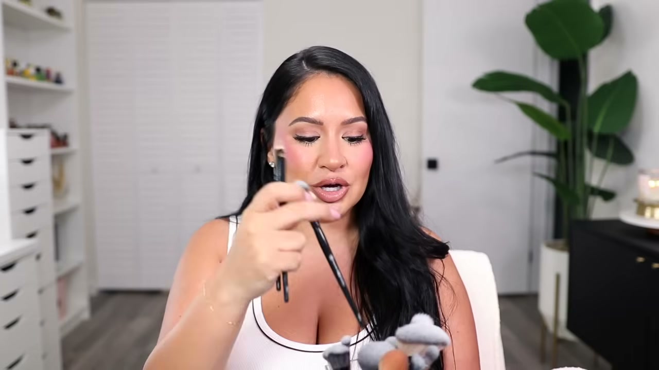 @rositaapplebum reviewing BK Beauty X Angie Hot & Flashy Brush Set at 09:25 in a YouTube Shorts video
