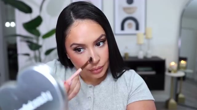 @rositaapplebum reviewing Dior Forever Glow Highlight at 10:19 in a YouTube Shorts video