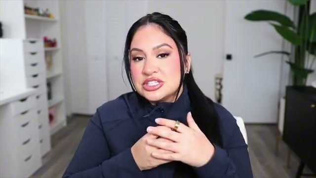 @rositaapplebum reviewing Guerlain Terracotta Powder Bronzer at 04:16 in a YouTube Shorts video