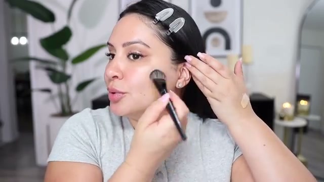 @rositaapplebum reviewing Kylie Cosmetics Skin Tint Blurring Elixir at 05:07 in a YouTube Shorts video
