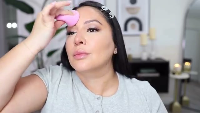 @rositaapplebum reviewing L'Oreal Paris Lumi Blush at 06:52 in a YouTube Shorts video