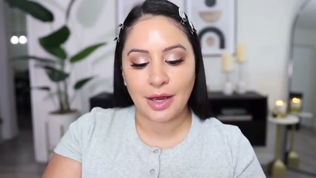 @rositaapplebum reviewing MAKEUP BY MARIO Soft Sculpt Transforming Skin Enhancer at 05:18 in a YouTube Shorts video