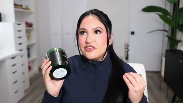 @rositaapplebum reviewing NYKZ Candle at 16:02 in a YouTube Shorts video