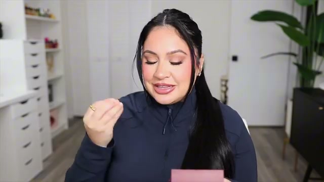 @rositaapplebum reviewing Patrick Ta Major Moisture Smoothing Lip Balm at 01:28 in a YouTube Shorts video