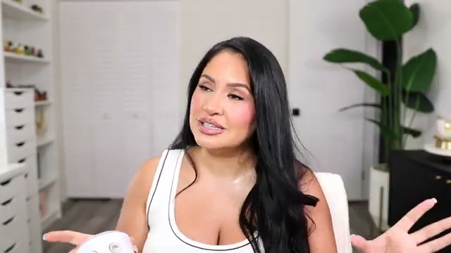 @rositaapplebum reviewing Pura Home Fragrance Diffuser at 15:44 in a YouTube Shorts video