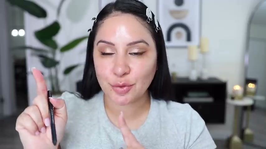 @rositaapplebum reviewing Thrive Cosmetics Mascara at 04:20 in a YouTube Shorts video
