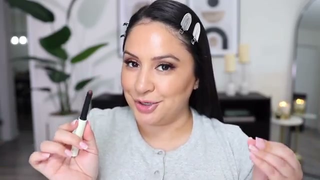 @rositaapplebum reviewing Victoria Beckham Beauty Stylus at 06:07 in a YouTube Shorts video