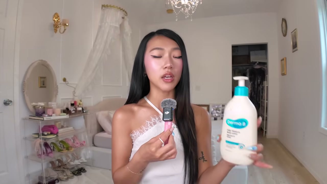 @sandydianabang reviewing Derma:b Daily Moisture Body Lotion at 15:10 in a YouTube Shorts video