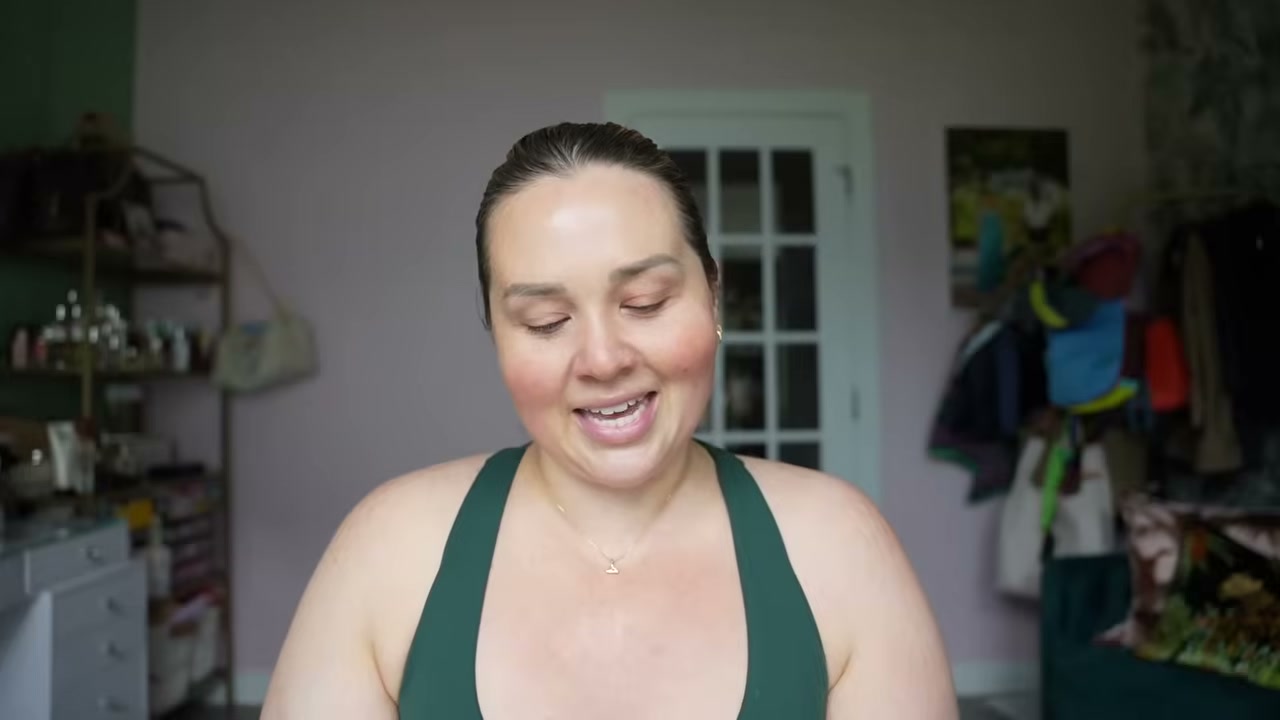 @sarahhhrae reviewing Patchology Mood Mask at 01:36 in a YouTube Shorts video