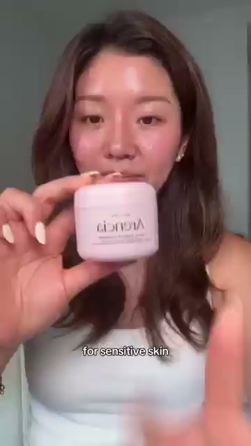 sarahkchey mentioning Orenia Orenia Cleanser at 00:20 in their YouTube video