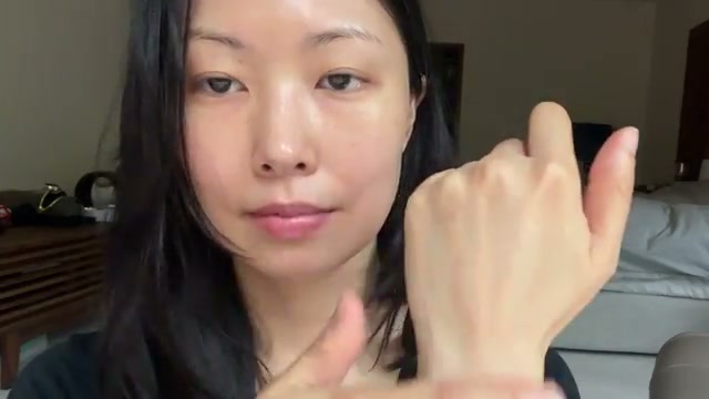@sarahsheumd reviewing Spa Luxury Brazilian Body Butter at 10:13 in a YouTube Shorts video