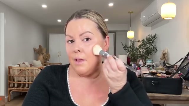 @selenamup reviewing Huda Beauty Under Eye a Buff Brush at 08:06 in a YouTube Shorts video