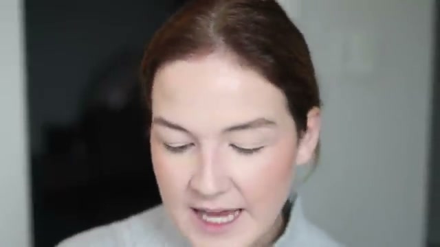 @shelbeywilson reviewing Merit Bounce Highlighter at 12:30 in a YouTube Shorts video