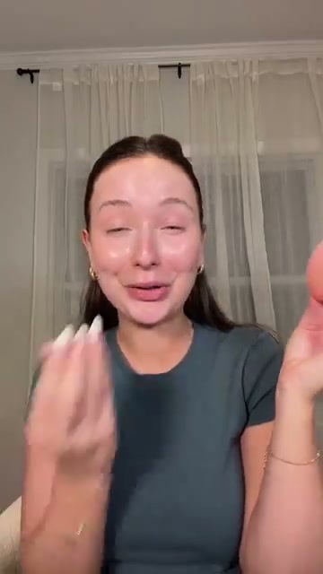 @shelbyannbell reviewing Anua PDRN Collagen Glow Facial Serum Spray at 01:39 in a YouTube Shorts video