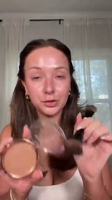 @shelbyannbell reviewing Essence Extreme Shine Volume Lipgloss at 01:06 in a YouTube Shorts video