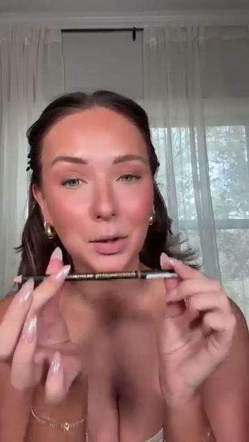@shelbyannbell reviewing L.A. Girl Perfect Precision Lipliner at 02:32 in a YouTube Shorts video