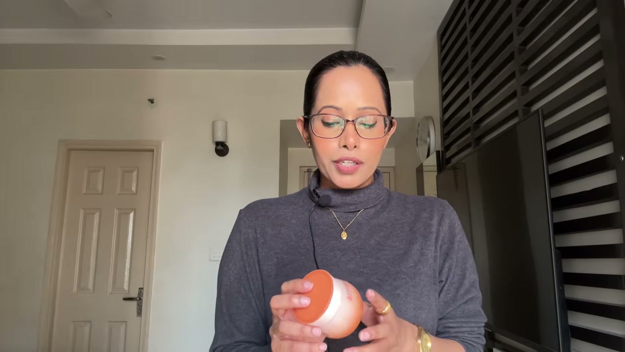 @shelleynayak reviewing ETUDE Moistful Collagen Cream at 06:02 in a YouTube Shorts video