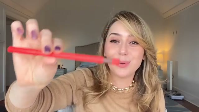 @shereeneidriss reviewing Hung Van Ho Brown Eyeliners at 21:17 in a YouTube Shorts video