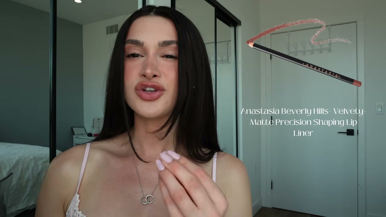 Velvety-Matte Precision Shaping Lip Liner