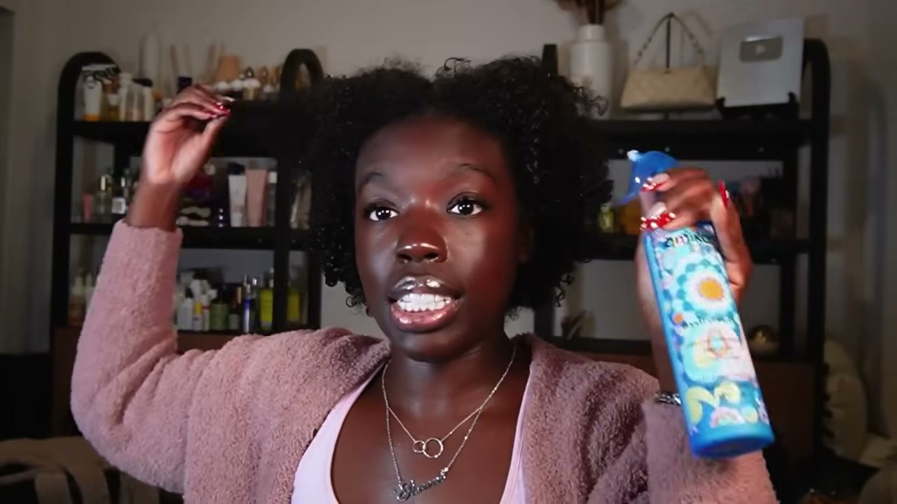 @simonenicole reviewing amika Hydro Rush Intense Moisture Leave-In Conditioner at 17:18 in a YouTube Shorts video