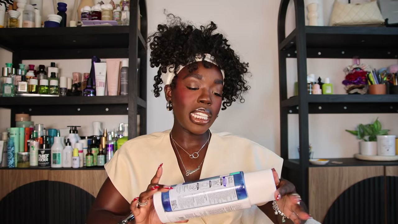 @simonenicole reviewing Gurunanda Dual Barrel Whitening Mouthwash at 03:49 in a YouTube Shorts video